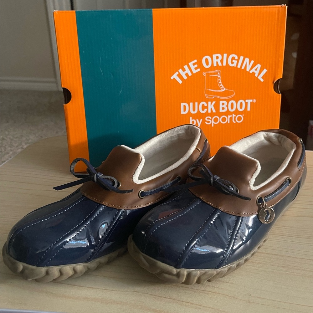EUC Navy Duck Boot size 8.5